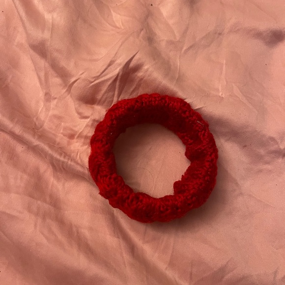 Cable knit sweater bangle bracelet - Picture 2 of 2